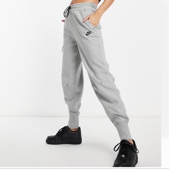 (NWT) Nike Tech Fleece Women’s Sweatpants in Gray, Medium - Picture 2 of 10